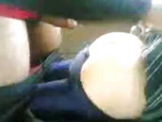 Redhead slut video porno gratis negre succhia il cazzo e prende la mano nella figa